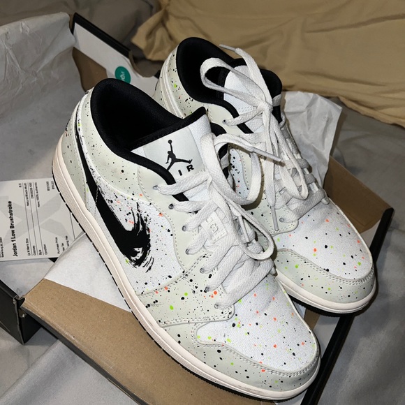 Jordan 1 Low “Brushstroke” - Picture 3 of 8